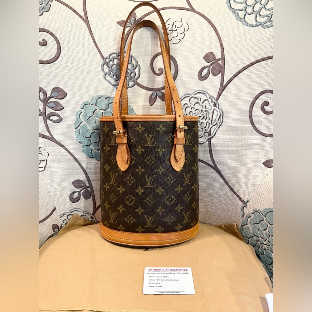 Louis Vuitton monogrammed PM bucket bag authentic, FULL LEATHER BAG